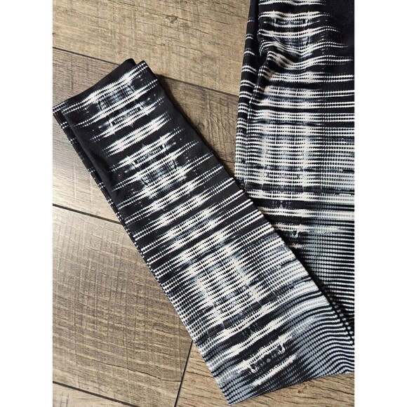 2 for $20  HPE Activewear Human Performance Engineering Leggings - Picture 4 of 9